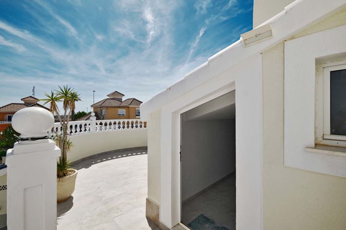 Image No.37-4 Bed Villa for sale