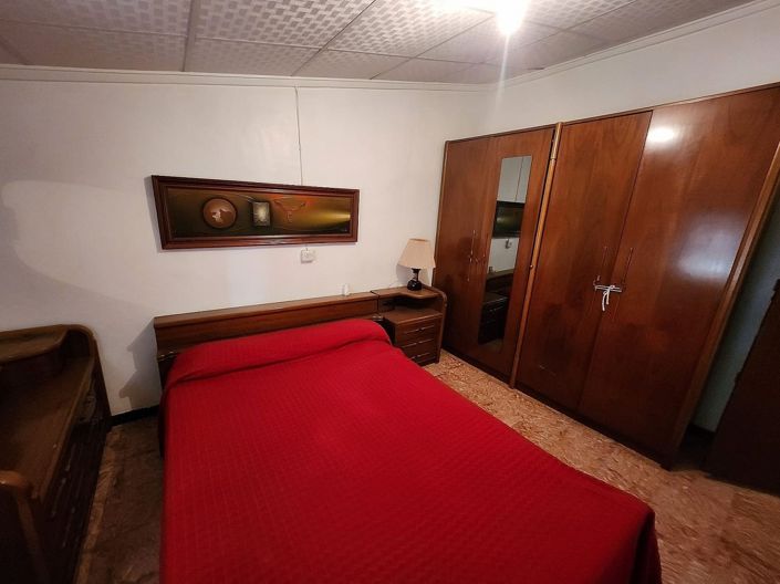 Image No.13-5 Bed Townhouse for sale