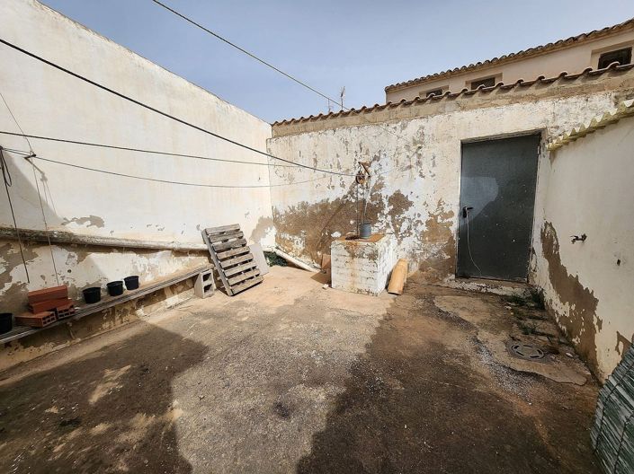 Image No.18-5 Bed Townhouse for sale