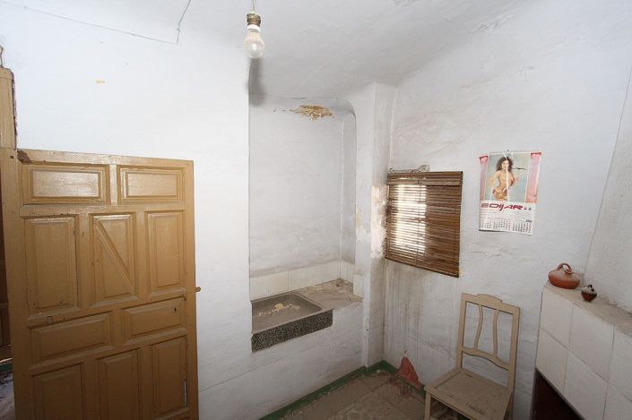 Image No.6-6 Bed Townhouse for sale