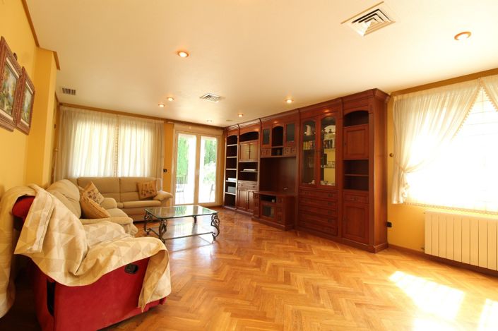 Image No.7-4 Bed Villa for sale