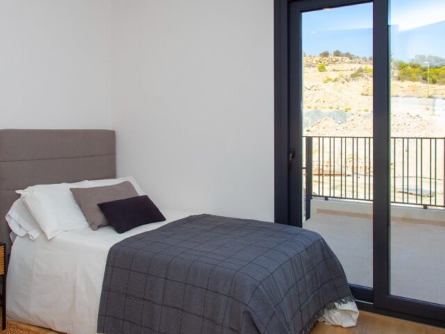 Image No.11-3 Bed Townhouse for sale