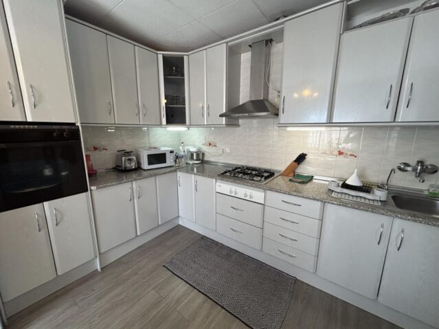 Image No.18-5 Bed Apartment for sale