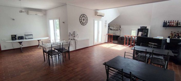 Image No.47-9 Bed Commercial for sale