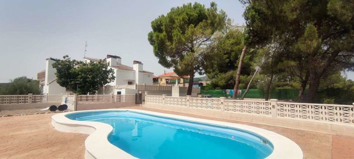 Image No.6-9 Bed Commercial for sale