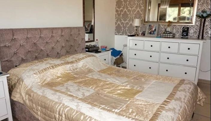 Image No.18-3 Bed Townhouse for sale