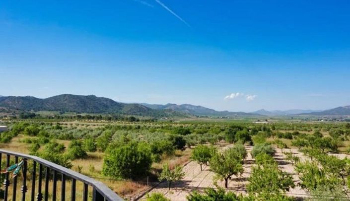 Image No.5-3 Bed Townhouse for sale