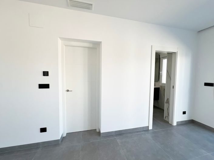 Image No.48-3 Bed Villa for sale