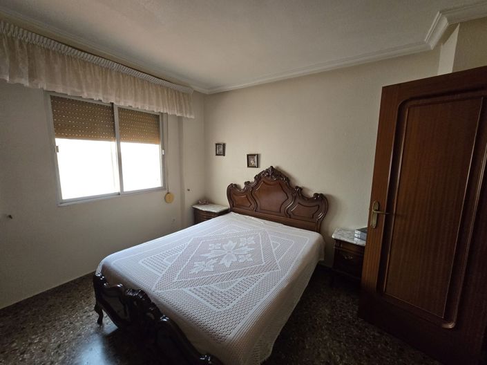 Image No.16-4 Bed Townhouse for sale