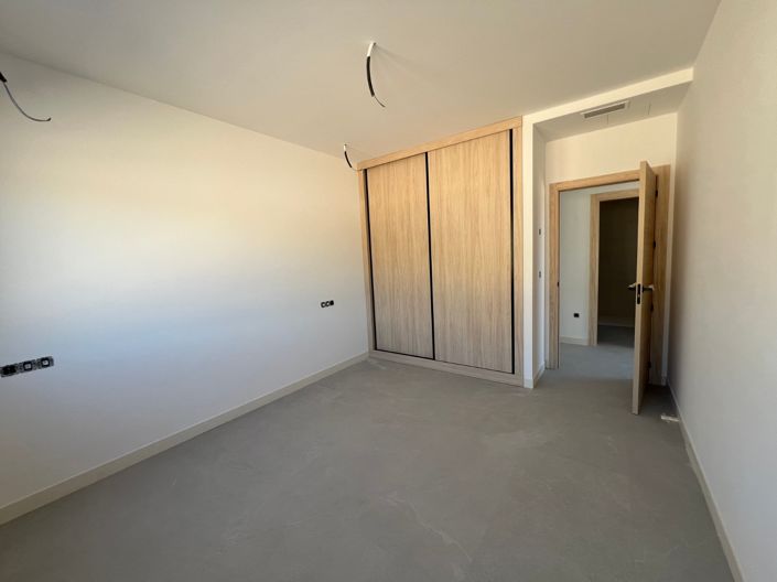 Image No.41-3 Bed Villa for sale