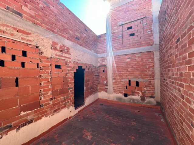 Image No.8-3 Bed Townhouse for sale