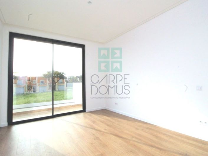 Image No.18-3 Bed House for sale