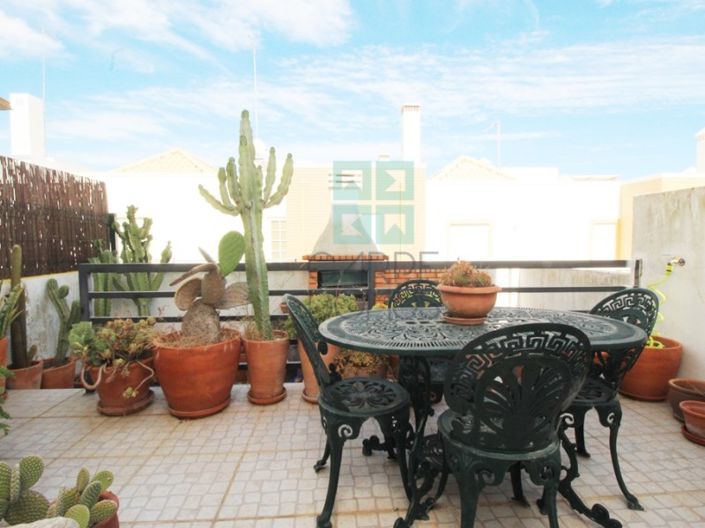 Image No.16-2 Bed House for sale