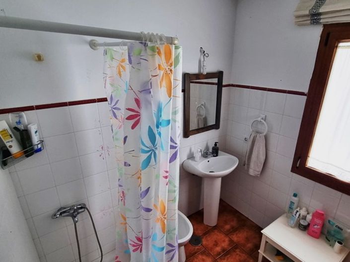 Image No.15-6 Bed Property for sale