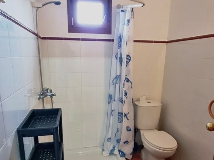 Image No.18-6 Bed Property for sale