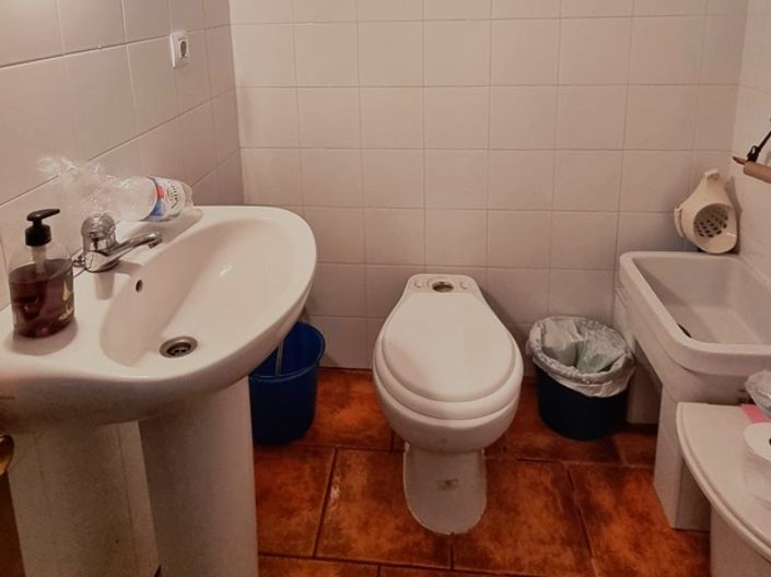 Image No.19-6 Bed Property for sale