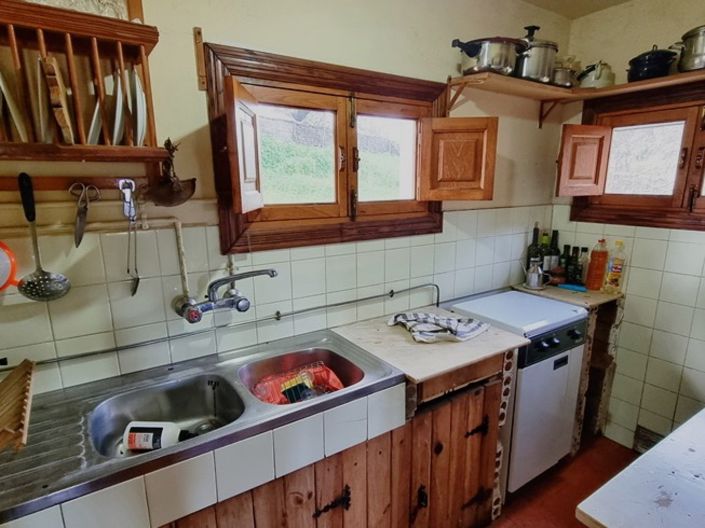 Image No.31-6 Bed Property for sale