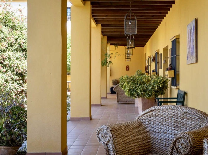 Image No.21-13 Bed Property for sale