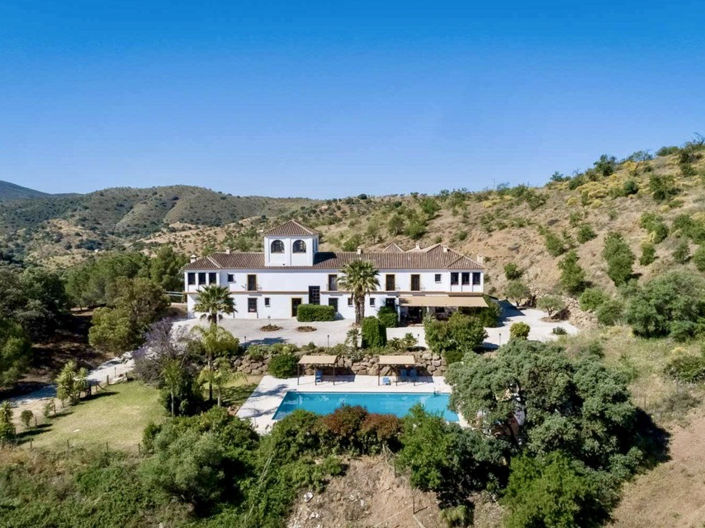 Image No.3-13 Bed Property for sale