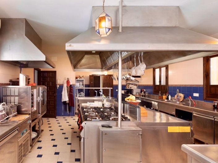 Image No.36-13 Bed Property for sale