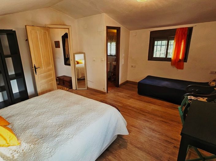 Image No.20-2 Bed Property for sale