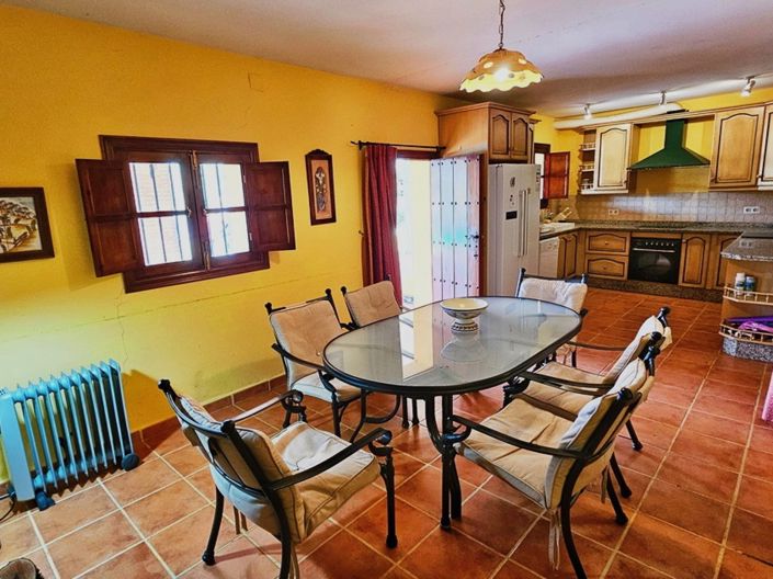 Image No.11-5 Bed Property for sale