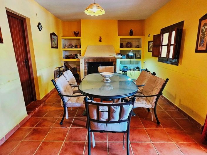 Image No.12-5 Bed Property for sale