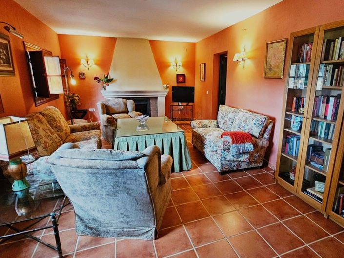 Image No.14-5 Bed Property for sale