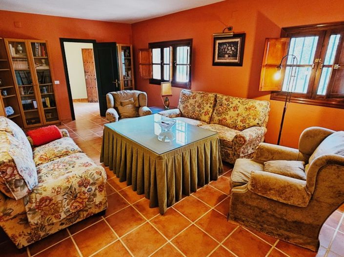 Image No.15-5 Bed Property for sale