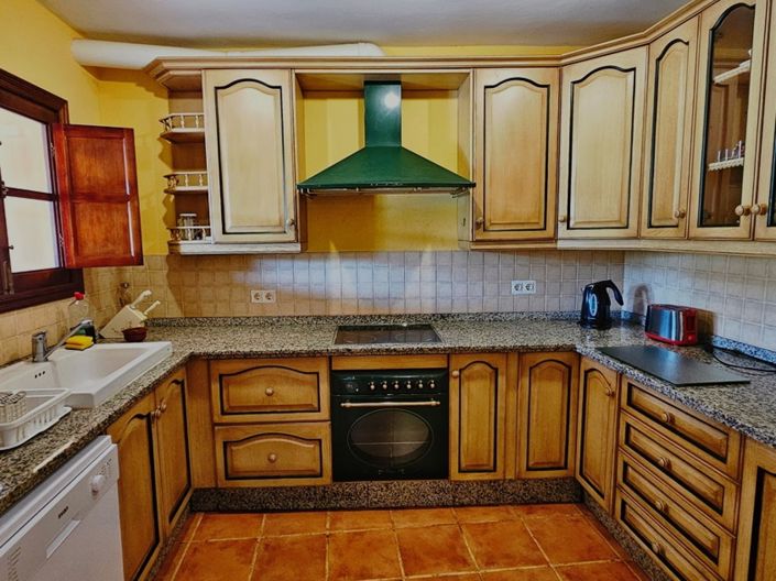 Image No.17-5 Bed Property for sale