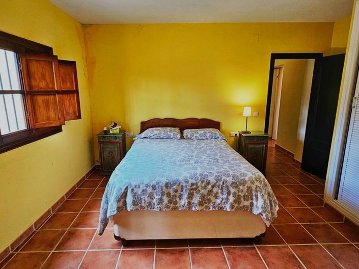 Image No.18-5 Bed Property for sale