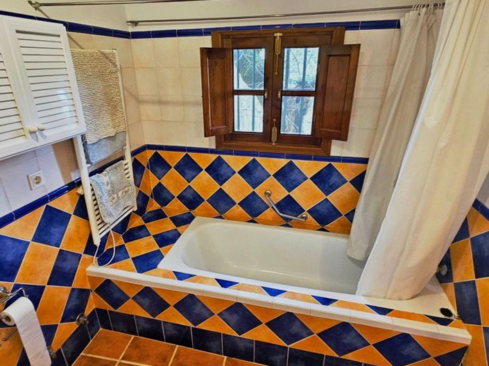 Image No.22-5 Bed Property for sale