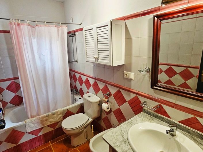 Image No.25-5 Bed Property for sale