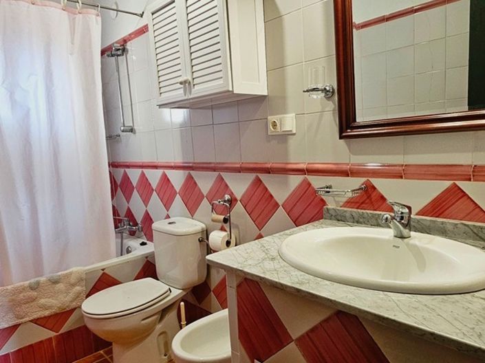 Image No.26-5 Bed Property for sale