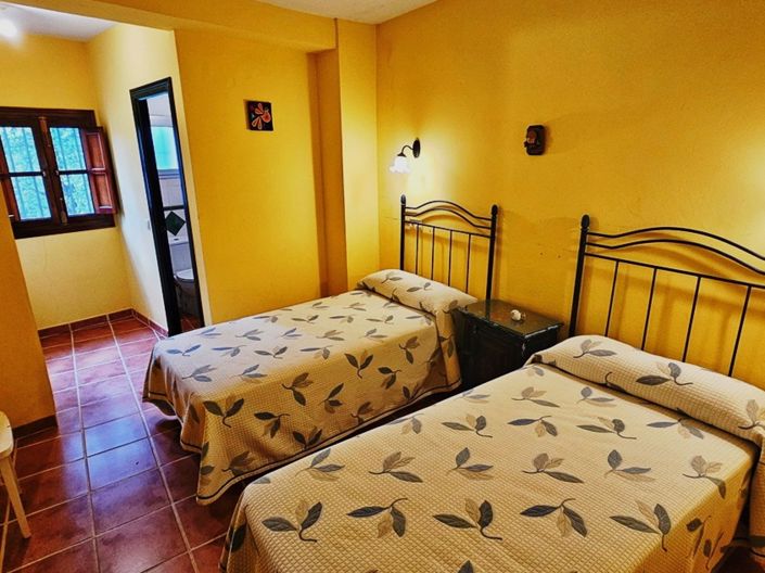 Image No.28-5 Bed Property for sale