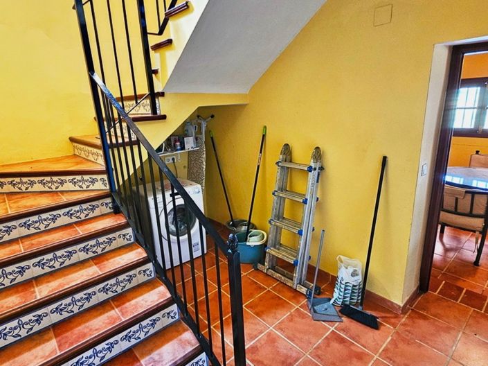 Image No.36-5 Bed Property for sale