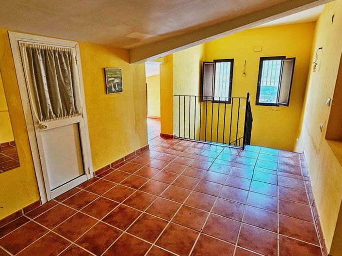 Image No.37-5 Bed Property for sale