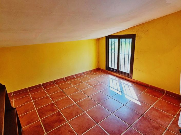 Image No.39-5 Bed Property for sale