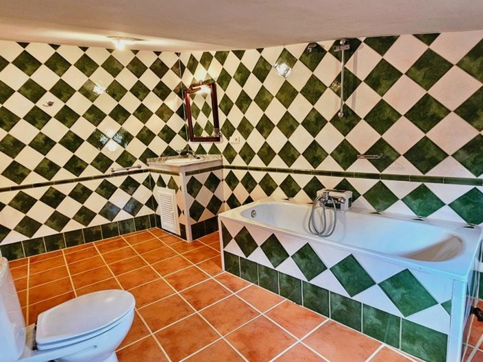 Image No.41-5 Bed Property for sale