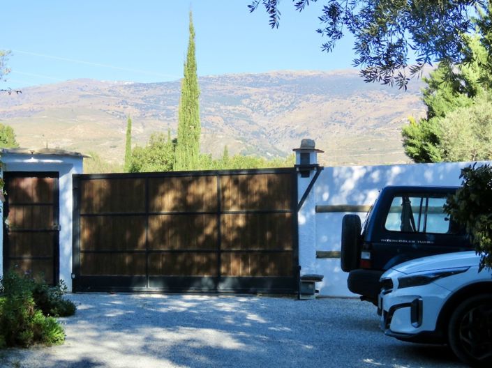 Image No.41-4 Bed Property for sale