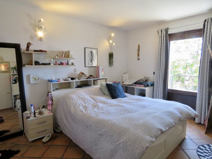 Image No.23-8 Bed Property for sale