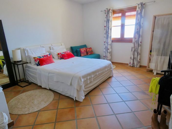 Image No.24-8 Bed Property for sale