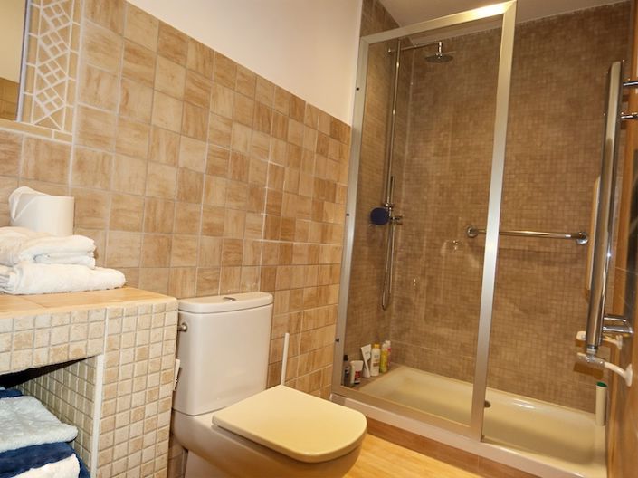 Image No.25-8 Bed Property for sale