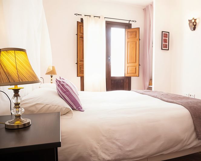 Image No.33-8 Bed Property for sale