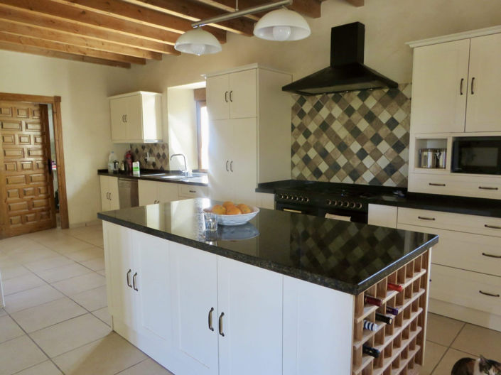 Image No.17-5 Bed Property for sale