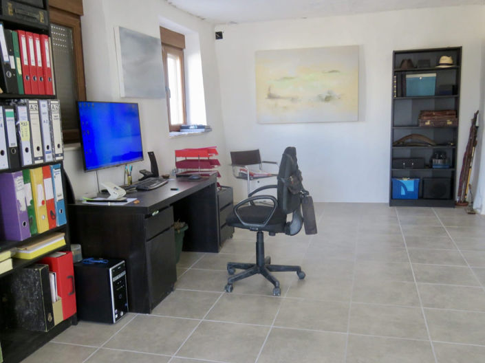 Image No.20-5 Bed Property for sale