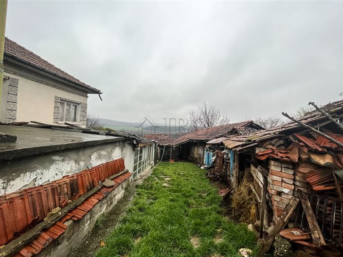 Image No.2-Maison de 4 chambres à vendre à Borovo