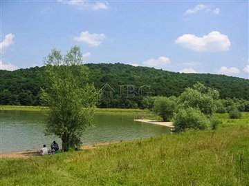 1673872832unique-property-with-lake-4