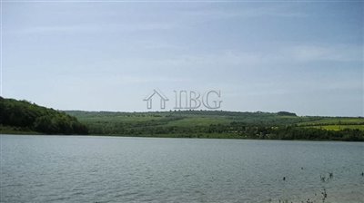 1673872833unique-property-with-lake-5