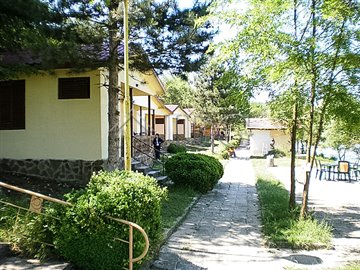 1673872834unique-property-with-lake-12